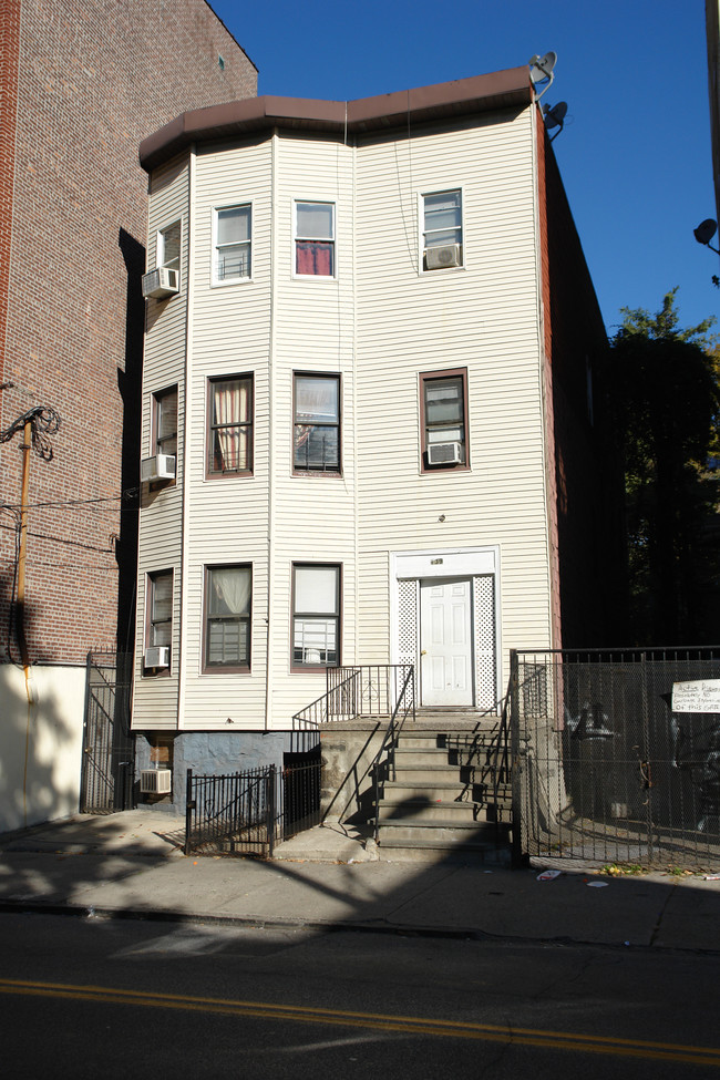 139 Livingston Ave in Yonkers, NY - Building Photo - Building Photo