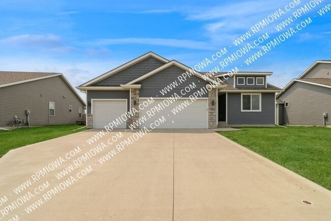965 Cedar St in Waukee, IA - Building Photo - Building Photo