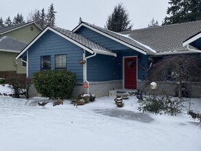 25733 Lake Wilderness Country Club Dr SE in Maple Valley, WA - Building Photo - Building Photo