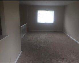 1462 Hartwood Dr in Cincinnati, OH - Building Photo - Building Photo