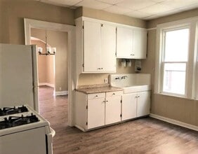 40 Clio Ave, Unit Upper in Buffalo, NY - Building Photo - Building Photo