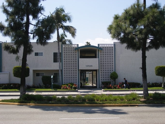 Faircrest Apartments in Norwalk, CA - Building Photo