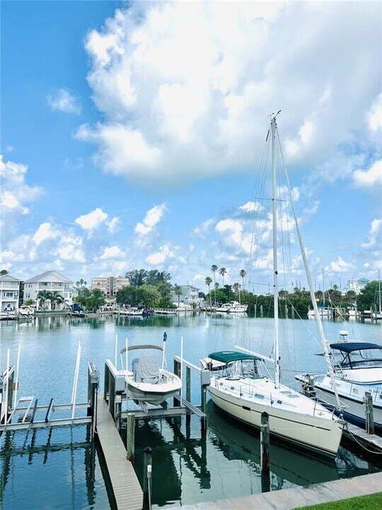12500 Capri Cir N in Treasure Island, FL - Building Photo
