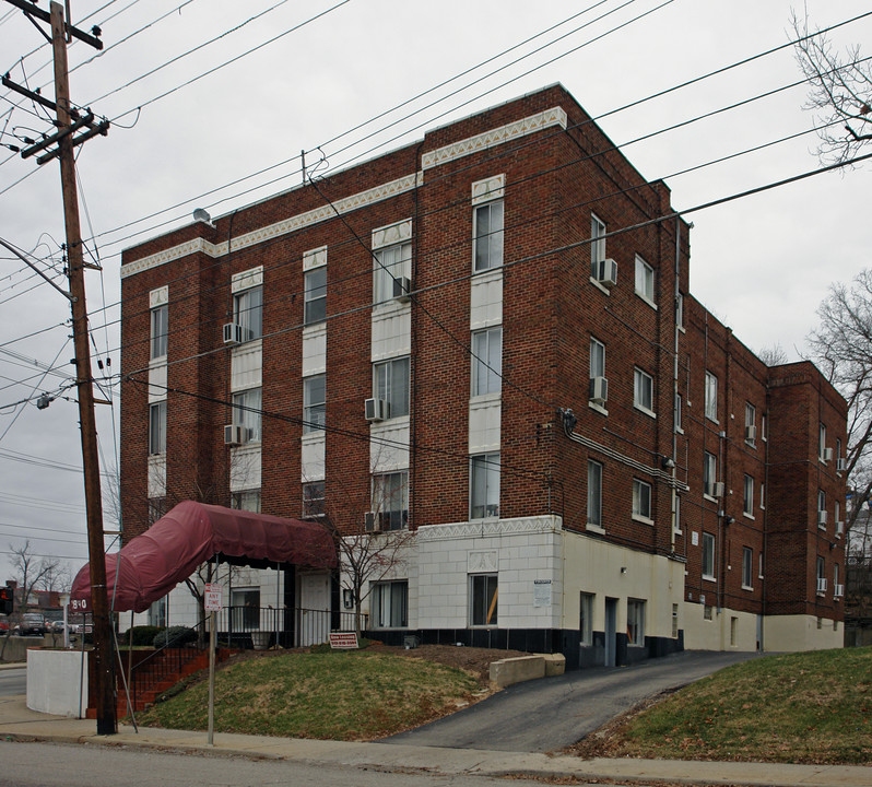 Burnet Manor in Cincinnati, OH - Building Photo