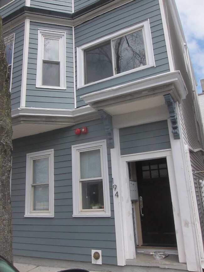 194 Marion St, Unit 1 in Boston, MA - Building Photo - Building Photo