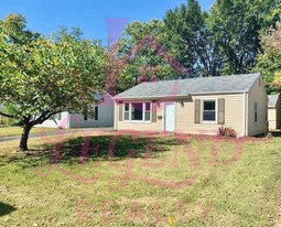 6 McNulty Dr in Florissant, MO - Building Photo