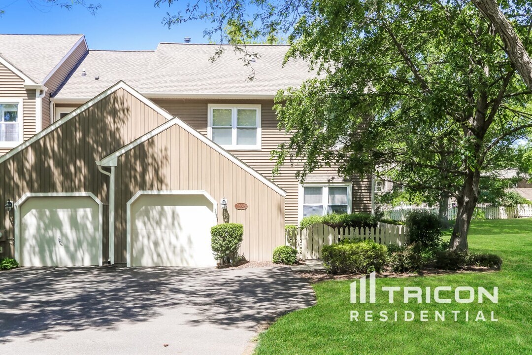 1568 Hummingbird Ct in Yardley, PA - Foto de edificio