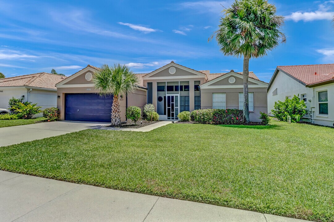 7023 Mill Pond Cir in Naples, FL - Building Photo