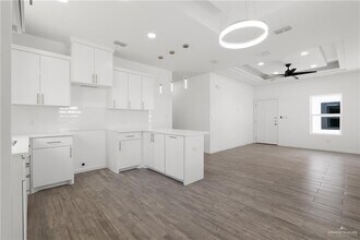 1317 E Hibiscus Ave-Unit -4 in McAllen, TX - Building Photo - Building Photo