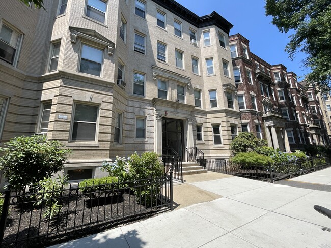 25 Queensberry St in Boston, MA - Building Photo - Building Photo