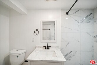 1267 Vin Scully Ave in Los Angeles, CA - Foto de edificio - Building Photo