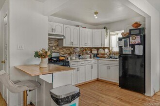 54 Ashford St in Brooklyn, NY - Foto de edificio - Building Photo