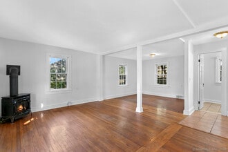 105 Southworth St in Milford, CT - Building Photo - Building Photo
