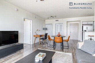 110 SW 12th St in Miami, FL - Building Photo - Building Photo