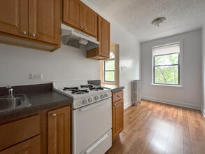 1742 N Humboldt Blvd, Unit 204 in Chicago, IL - Foto de edificio - Building Photo