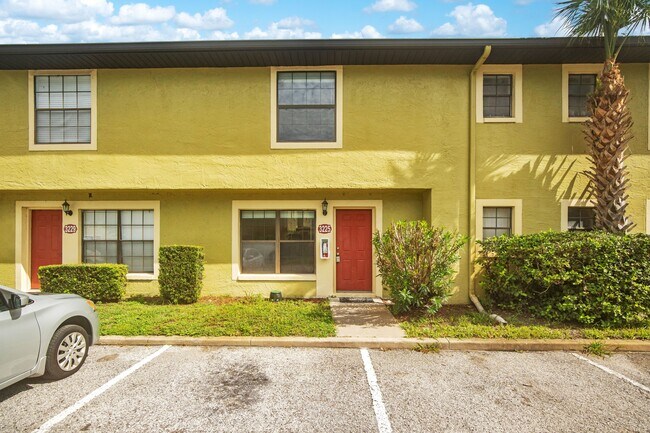 property at 3225 Oak Lawn Pl