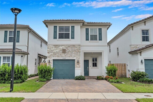 2300 NW 130th St in Miami, FL - Building Photo - Building Photo