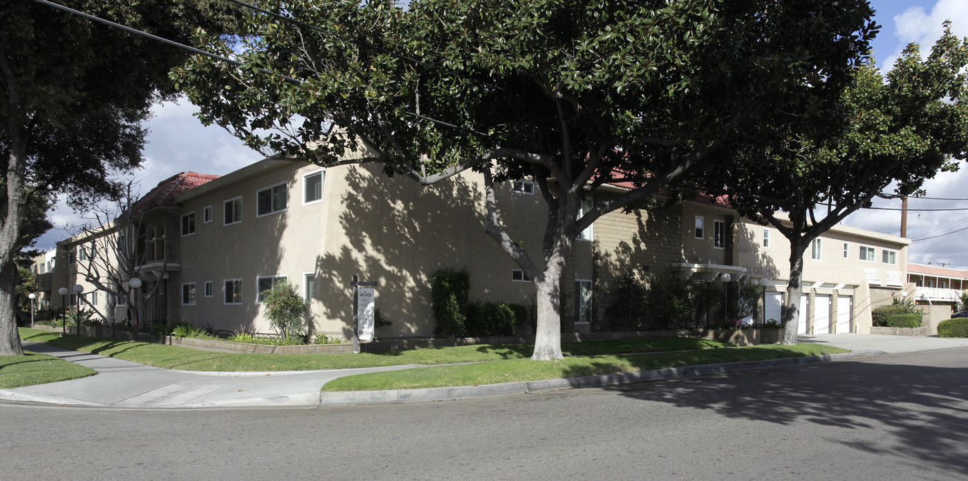 Las Casitas Apartments in Fullerton, CA - Foto de edificio