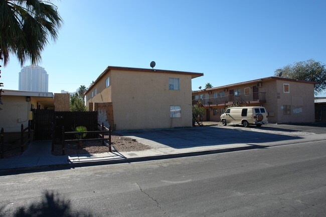 233 W Chicago Ave in Las Vegas, NV - Building Photo - Building Photo