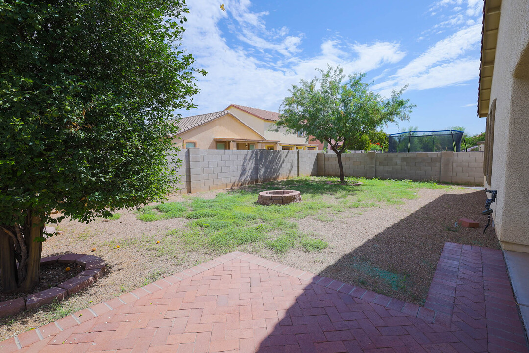 82 W Calle Sauco in Sahuarita, AZ - Building Photo