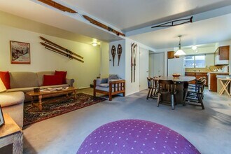 3298 E Fort Union Blvd in Cottonwood Heights, UT - Building Photo - Building Photo