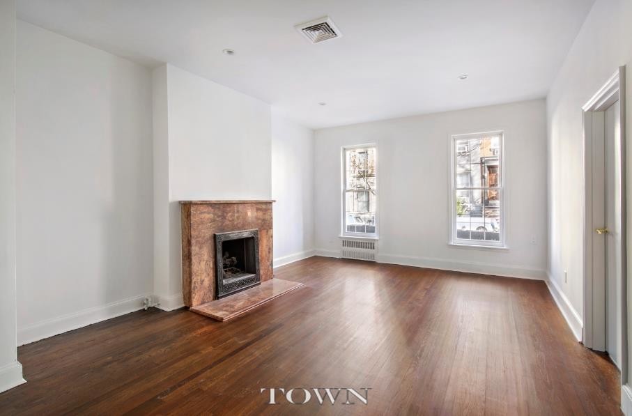 326 W 19th St-Unit -1 in New York, NY - Building Photo