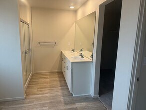 340 Greencrest St NE in Salem, OR - Building Photo - Building Photo