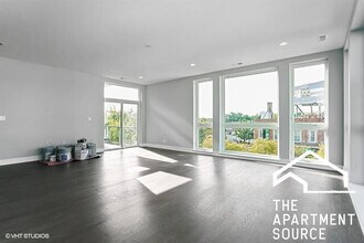 3620 W Irving Park Rd, Unit 2F in Chicago, IL - Building Photo - Building Photo