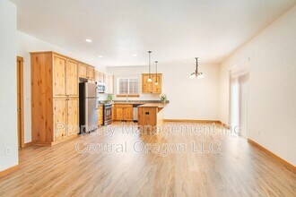 20269 Knightsbridge Pl in Bend, OR - Building Photo - Building Photo