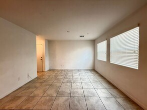 735 Omaggio Pl in Henderson, NV - Building Photo - Building Photo