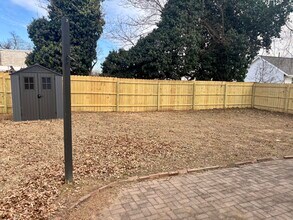 2511 Charles St in Fredericksburg, VA - Foto de edificio - Building Photo