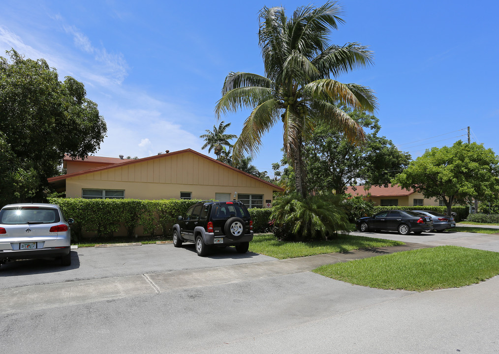 1100-1106 NE 16th Ct in Fort Lauderdale, FL - Building Photo