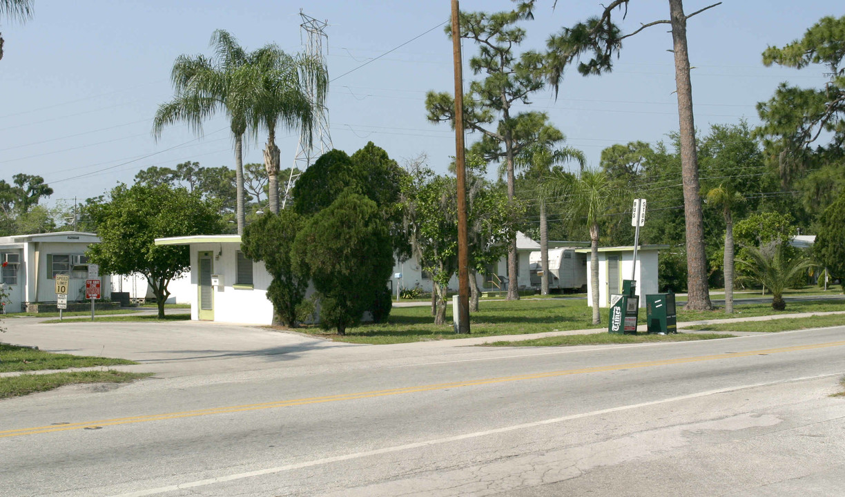 Sun Terrace Mobile Park in Clearwater, FL - Building Photo