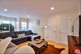 1111 11th St in Santa Monica, CA - Building Photo - Building Photo