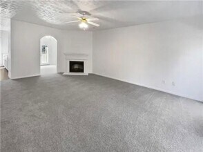 20 Pine Canyon Dr SW in Atlanta, GA - Foto de edificio - Building Photo