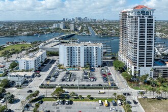 Leisure Beach Condominiums in Fort Lauderdale, FL - Building Photo - Building Photo
