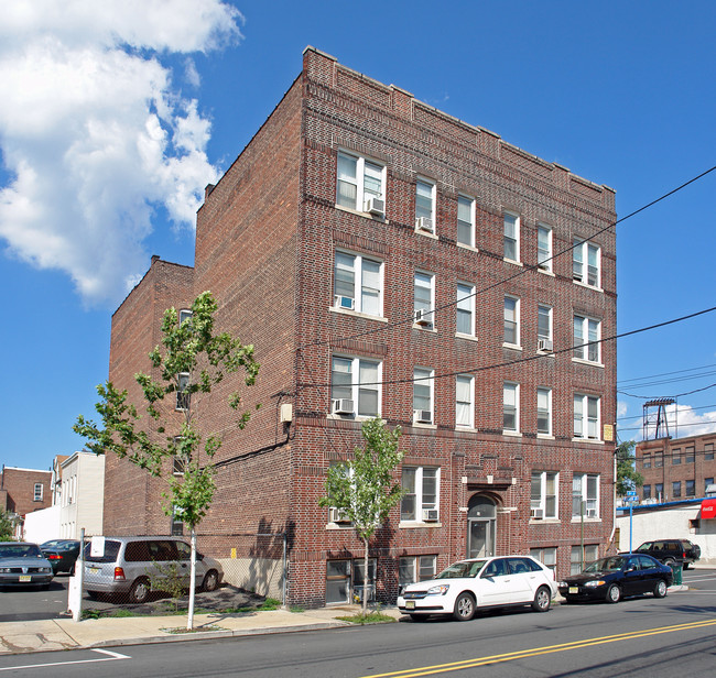 300 61st St in West New York, NJ - Building Photo - Building Photo