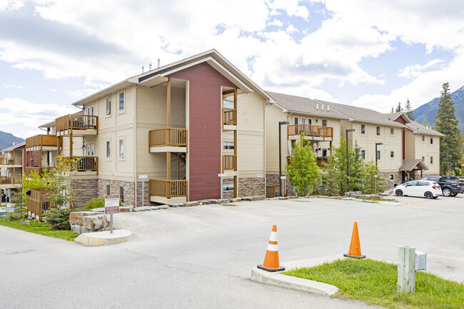 Wolf Willow Condominiums in Canmore, AB - Building Photo - Building Photo