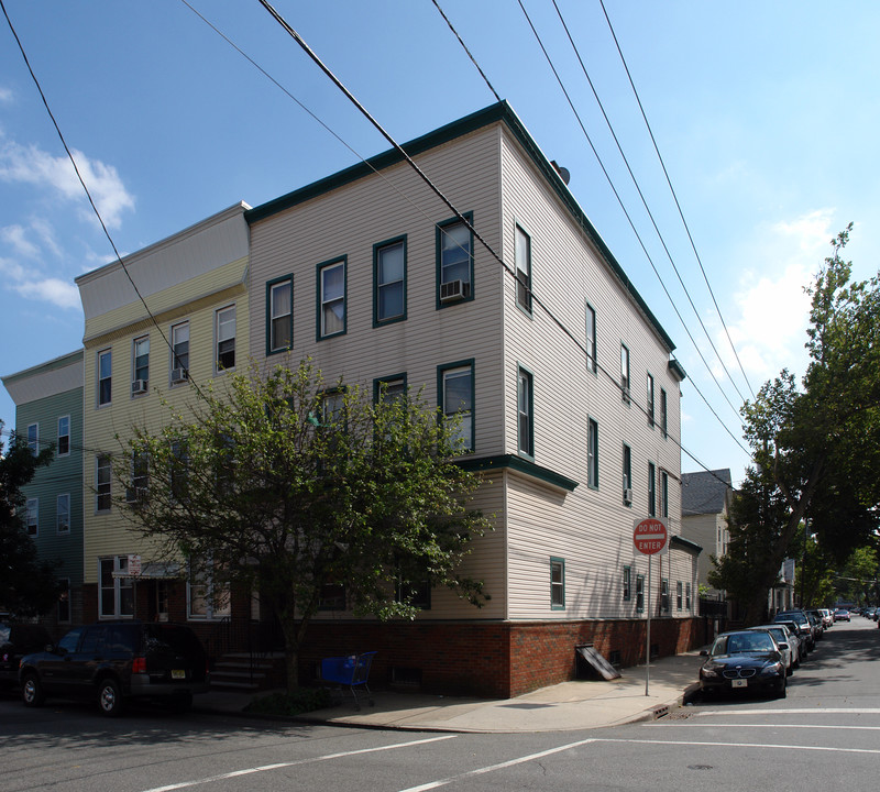 105 Magazine St in Newark, NJ - Building Photo