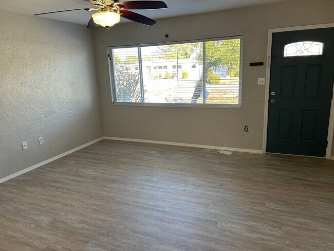 1735 Dodge Ave in Sarasota, FL - Building Photo - Building Photo