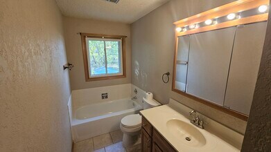 3626 Keymeer Dr in Dubuque, IA - Building Photo - Building Photo