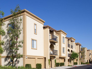 Oak Glen Apartment Homes in Irvine, CA - Building Photo - Building Photo