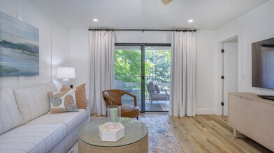 45 Folly Field Rd in Hilton Head Island, SC - Building Photo - Building Photo