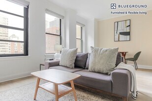 200 E Chestnut St in Chicago, IL - Building Photo