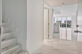 400 Sunny Isles Blvd in Sunny Isles Beach, FL - Building Photo - Building Photo