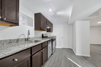 1914 W Henderson St in Chicago, IL - Building Photo - Building Photo