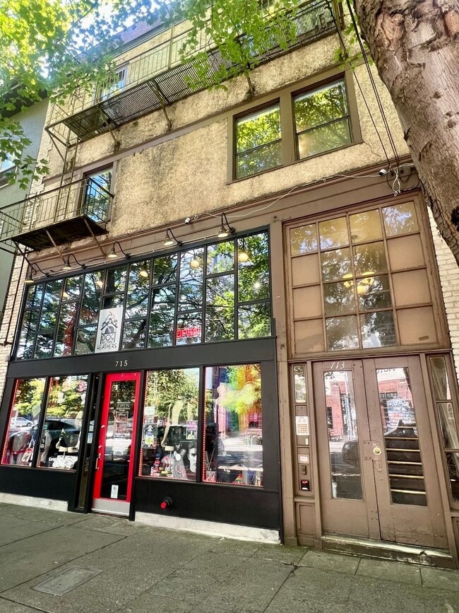 713 E Pike St