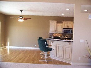 830 S 190th Ave in Elkhorn, NE - Building Photo - Building Photo