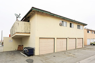 7280 Corsican Dr in Huntington Beach, CA - Building Photo - Building Photo