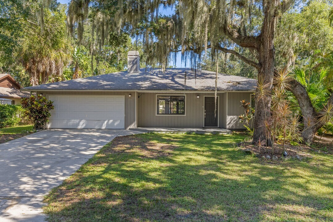 4595 Friar Tuck Ln in Sarasota, FL - Building Photo